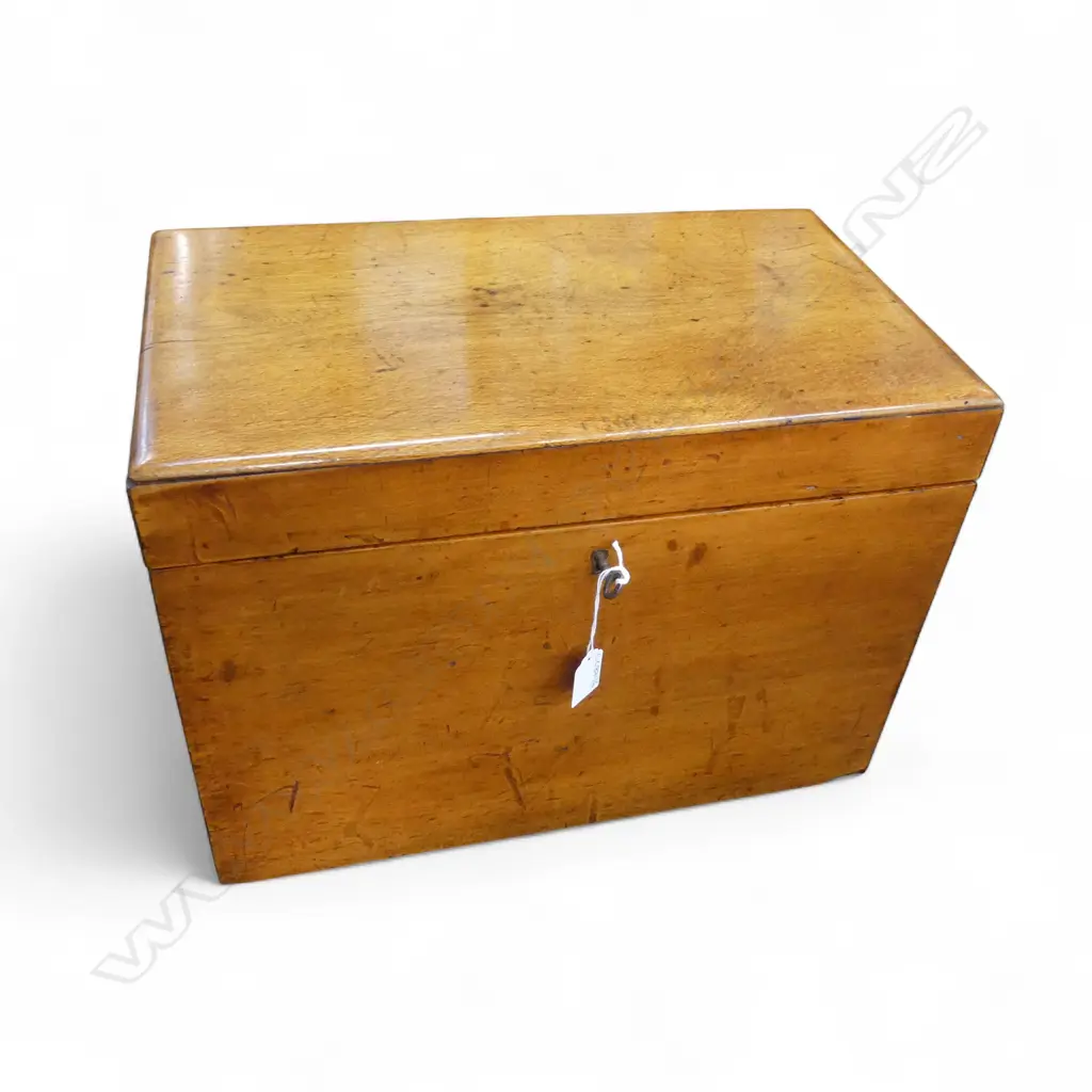 WOODEN BOX w. KEY 440x260x315mm Image 1++