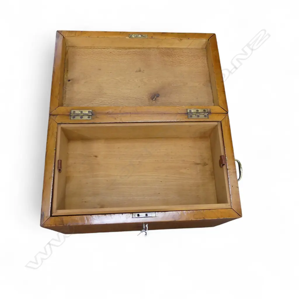 WOODEN BOX w. KEY 440x260x315mm Image 1++