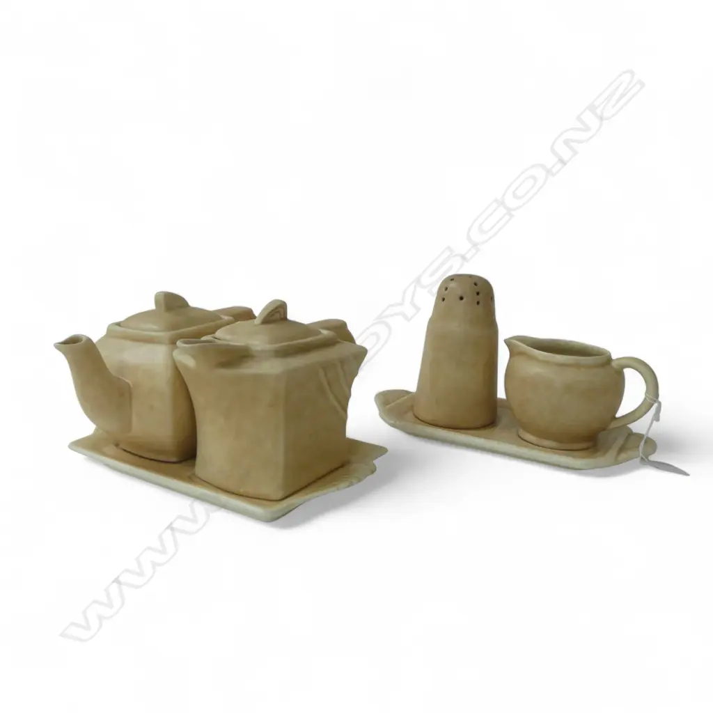 6 PCE CLEWS CHAMELEON WARE; 2 TEAPOTS, 2 TRAYS, JUG & SIFTER Image 1++