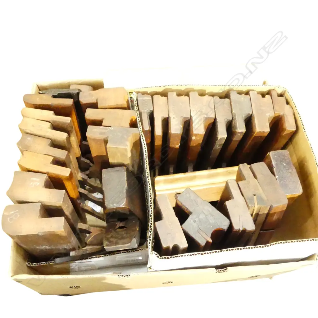 ASST. MOULDING PLANES, STANLEY CHISEL SET ETC Image 1++