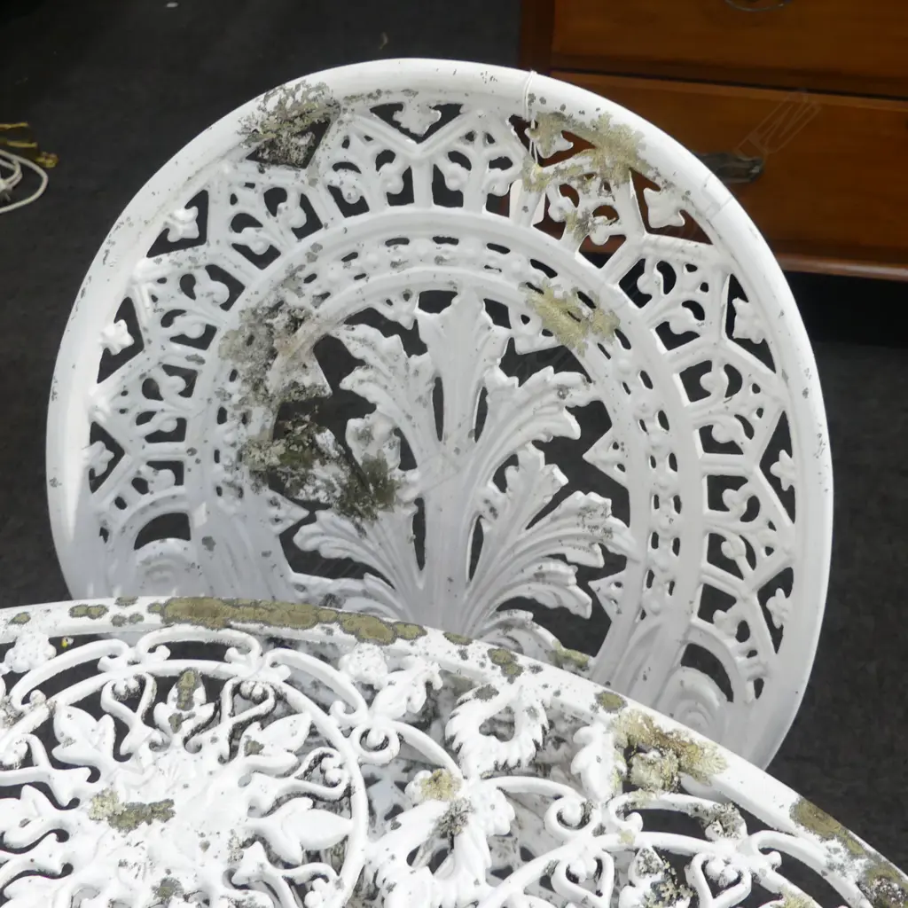 FANCY CAST ALUMINIUM OUTDOOR TABLE & 4 CHAIRS Image 1++