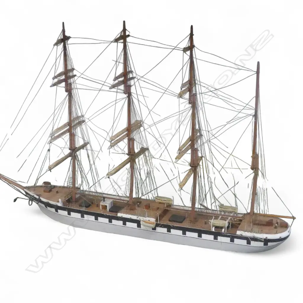 SAILING SHIP MODEL IN DISPLAY CASE 685x305x435mm Image 1++
