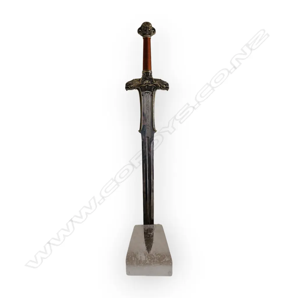 HANDMADE CONAN THE BARBARIAN ATLANTEAN SWORD CARBON STEEL BRASS FITTINGS - ON STAND Image 1++