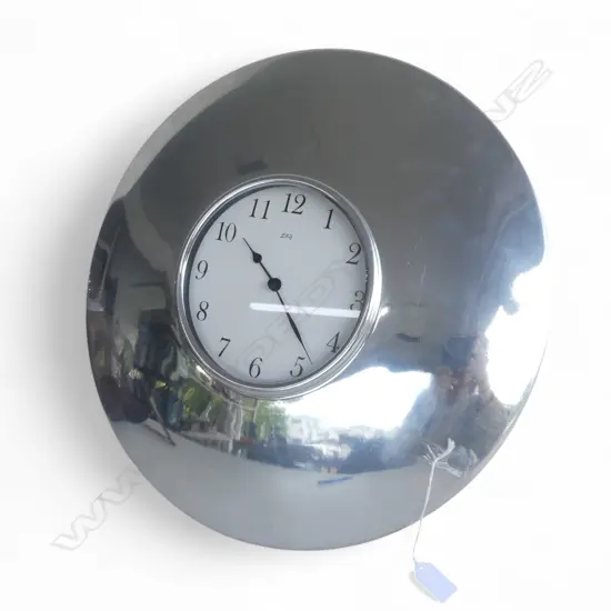A ZIRA METAL WALL CLOCK 450MM (DIA)