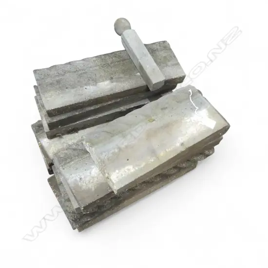 ASST. ROPE TOP EDGE PAVERS largest L.450 H.160mm