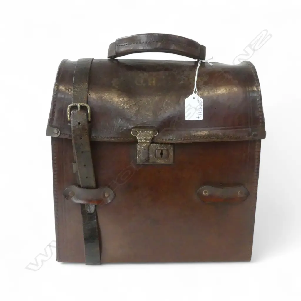 4 WOODEN BOULES IN LEATHER CARRY CASE Image 1++