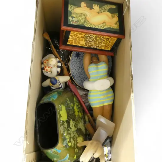 A BOX OF ASSORTED DECORATIVE ITEMS INCL BOWLS, VASE, GLASS JAR, CANDLES, RESIN HAND SCULPTURE