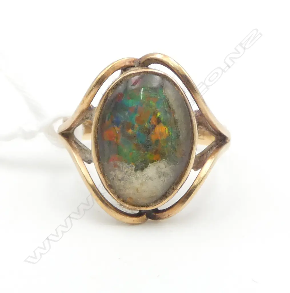9CT GOLD AND OPAL RING 3.49gms A/F to opal size O Image 1++