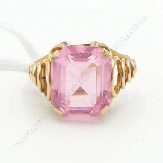 14ct GOLD & PINK STONE RING, 4.15gm SIZE Q