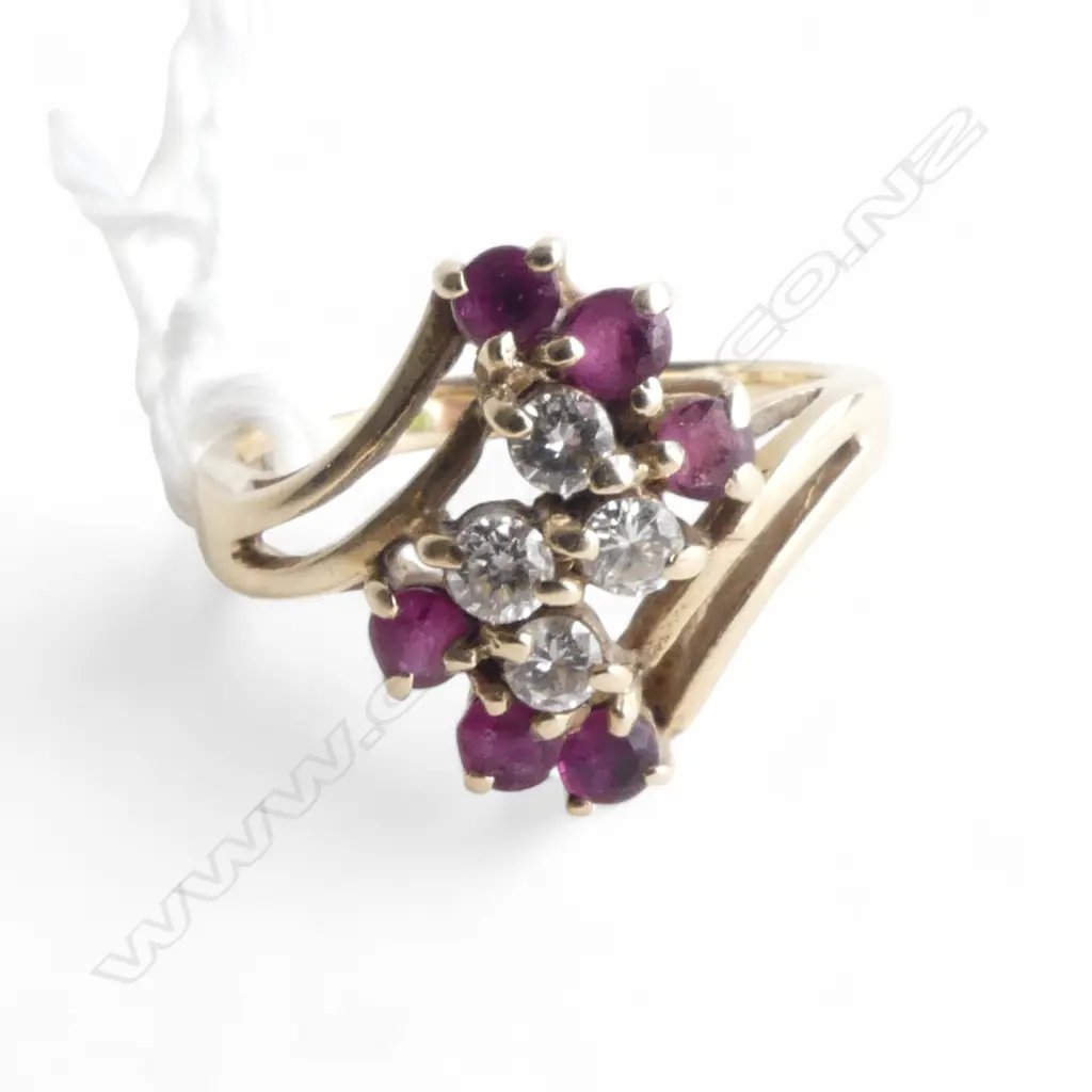9CT DIAMOND & RUBY RING, 3.3gms SIZE O Image 1++
