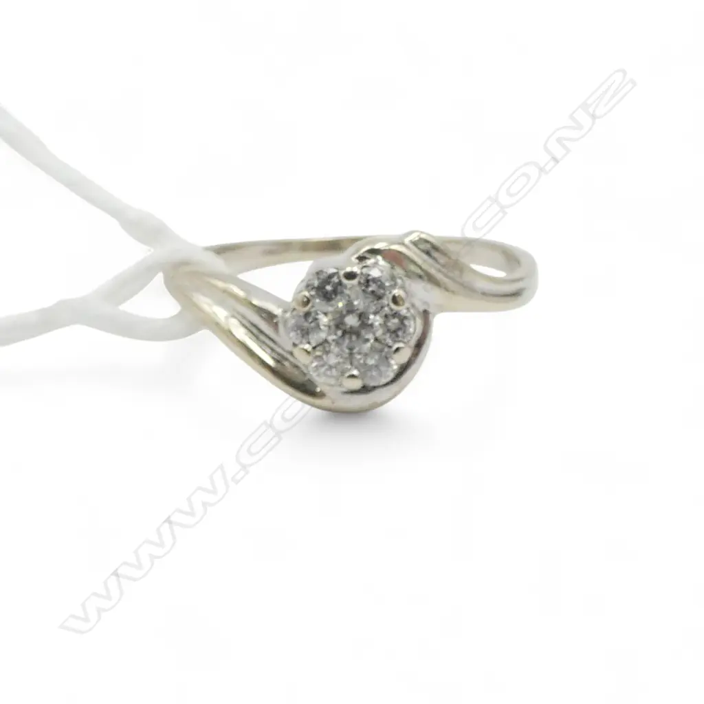 10ct WHITE GOLD DIAMOND CLUSTER RING, 2.31gm,  valuation SIZE P Image 1++