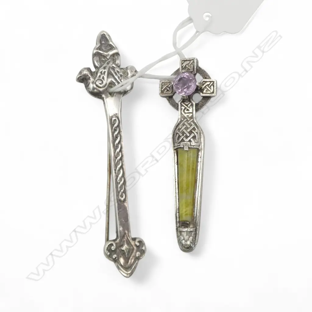2 SCOTTISH SILVER KILT PINS  Image 1++