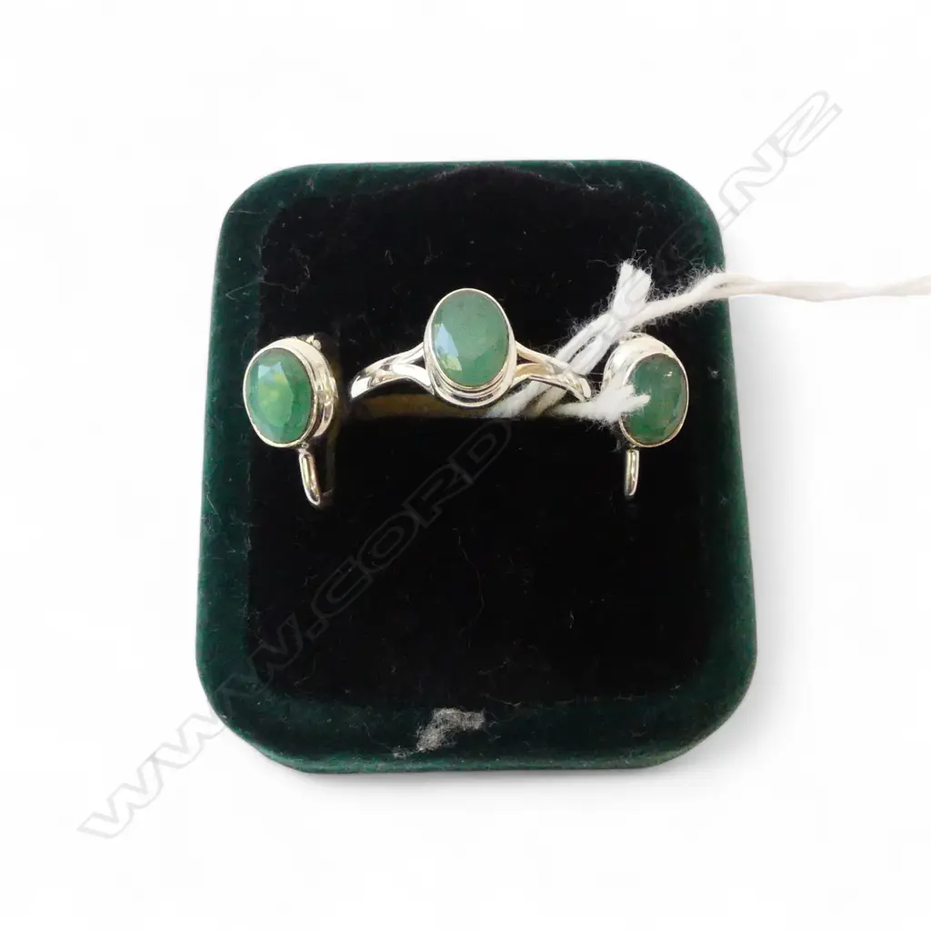 SILVER & JAIPUR EMERALD SET; PR EARRINGS, omega backs & MATCHING RING Image 1++