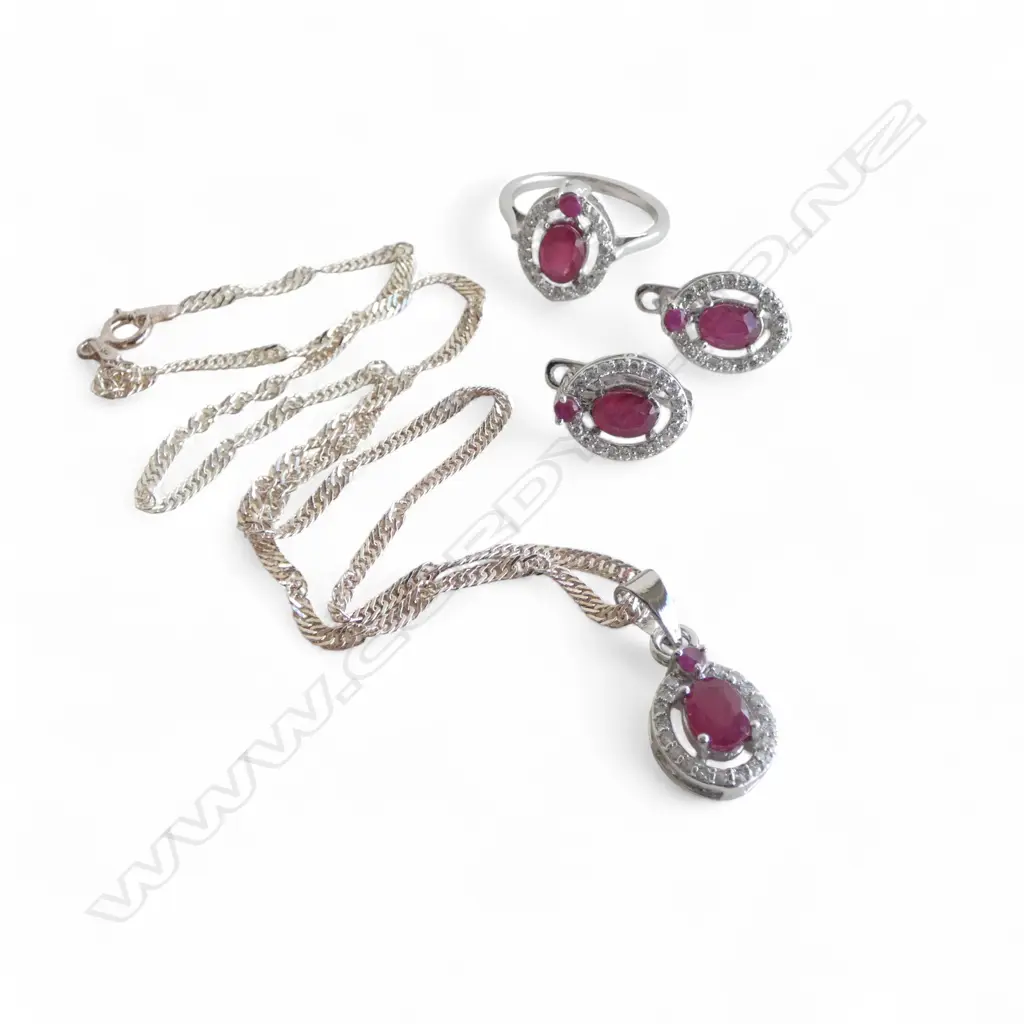 RUBY & S/SILVER JEWLERY SUITE RING PENDANT & EARINGS Image 1++