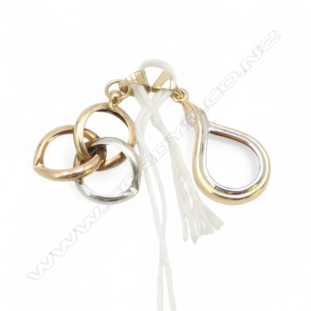 2 9ct WHITE & YELLOW GOLD PENDANTS, 1.49gm Image 1++