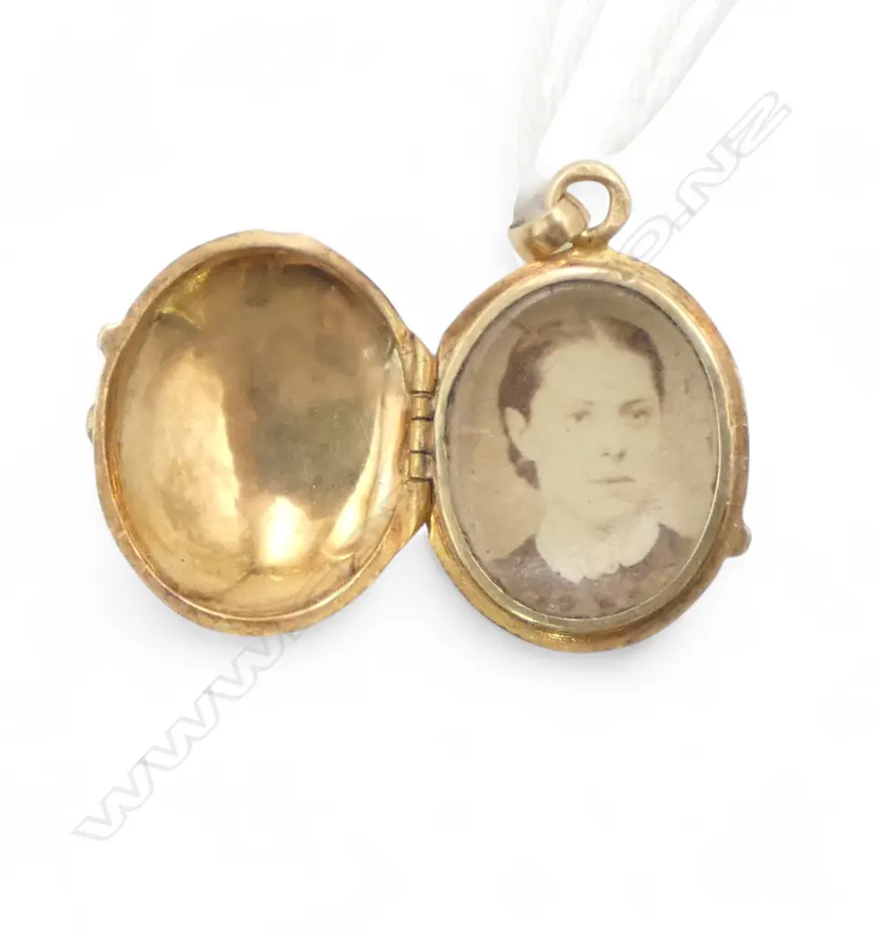 ANTIQUE 15ct GOLD LOCKET set w rubies & seed pearls 2.7gms Image 1++