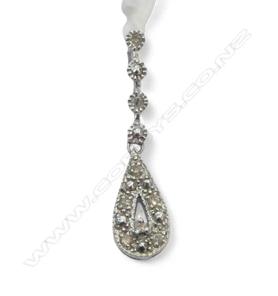 9ct WHITE GOLD & DIAMOND PENDANT, 1.02gm Image 1++