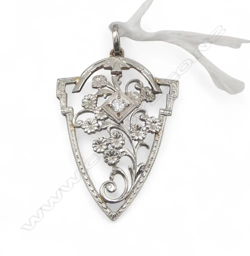 VINTAGE 9ct WHITE GOLD & DIAMOND PENDANT 30x20mm. 2.85gms Image 1++