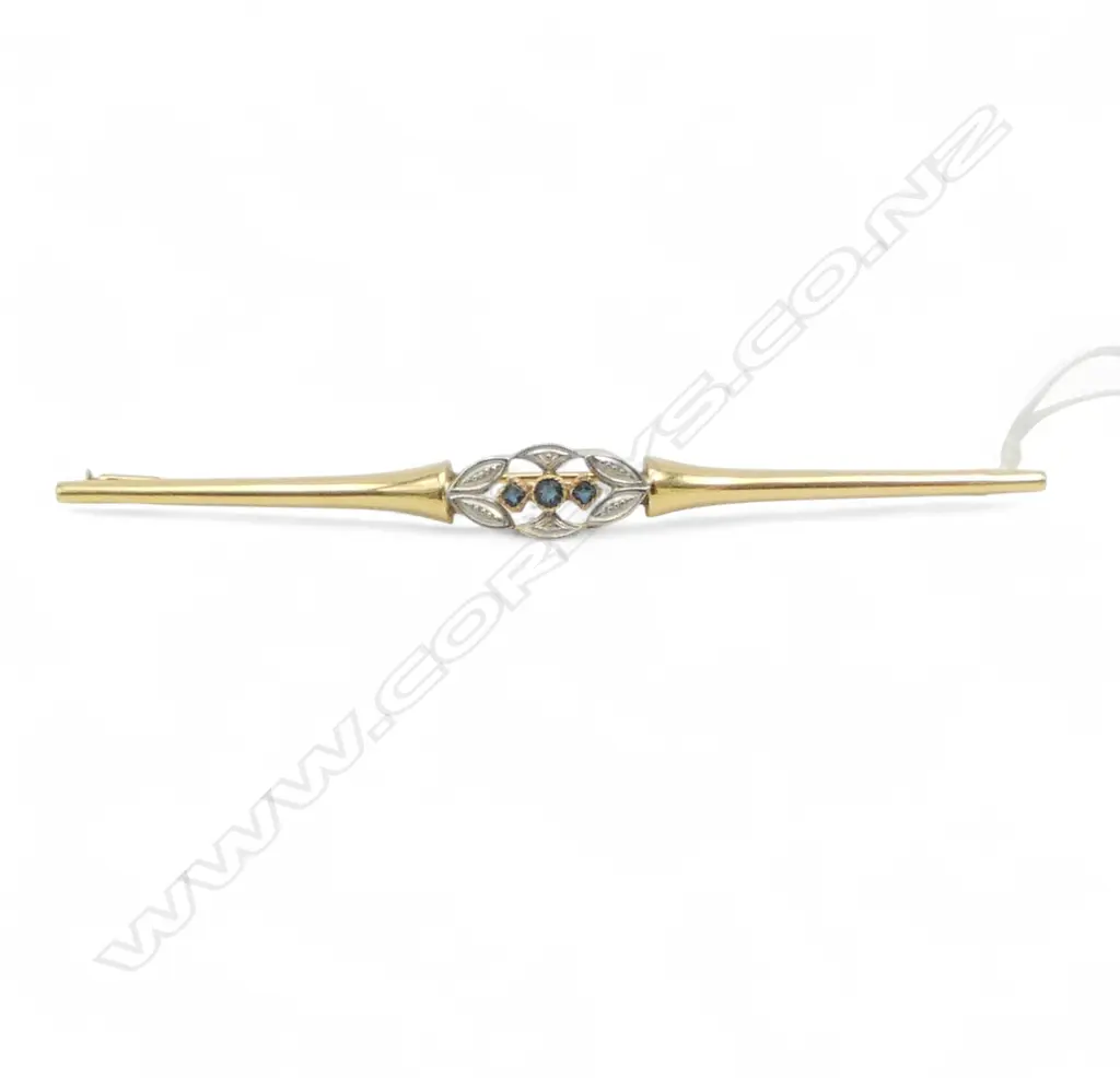 18ct GOLD BAR BROOCH w 3 sapphires 2.77gms Image 1++