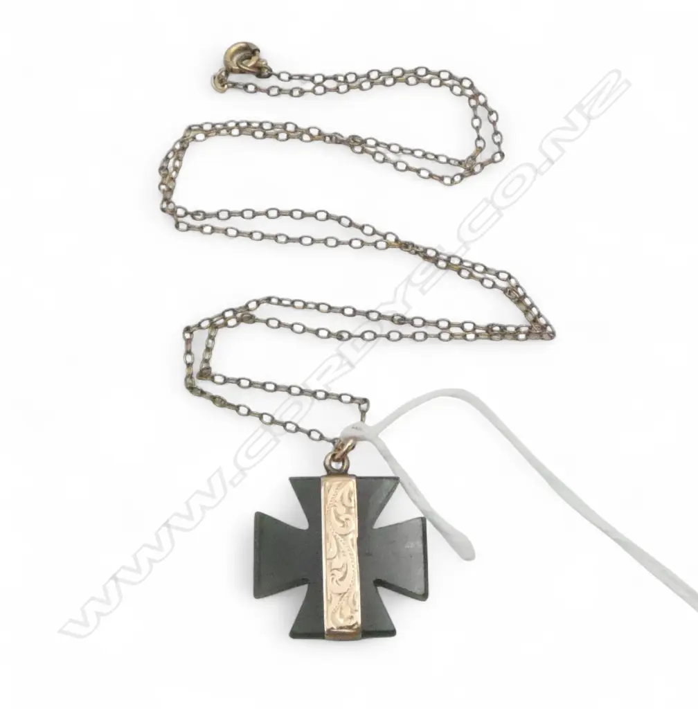 9ct GOLD & POUNAMU COLONIAL MALTESE CROSS PENDANT on metal chain Image 1++