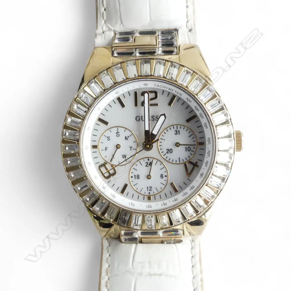 GUESS WRIST WATCH w. MoP FACE Image 1++