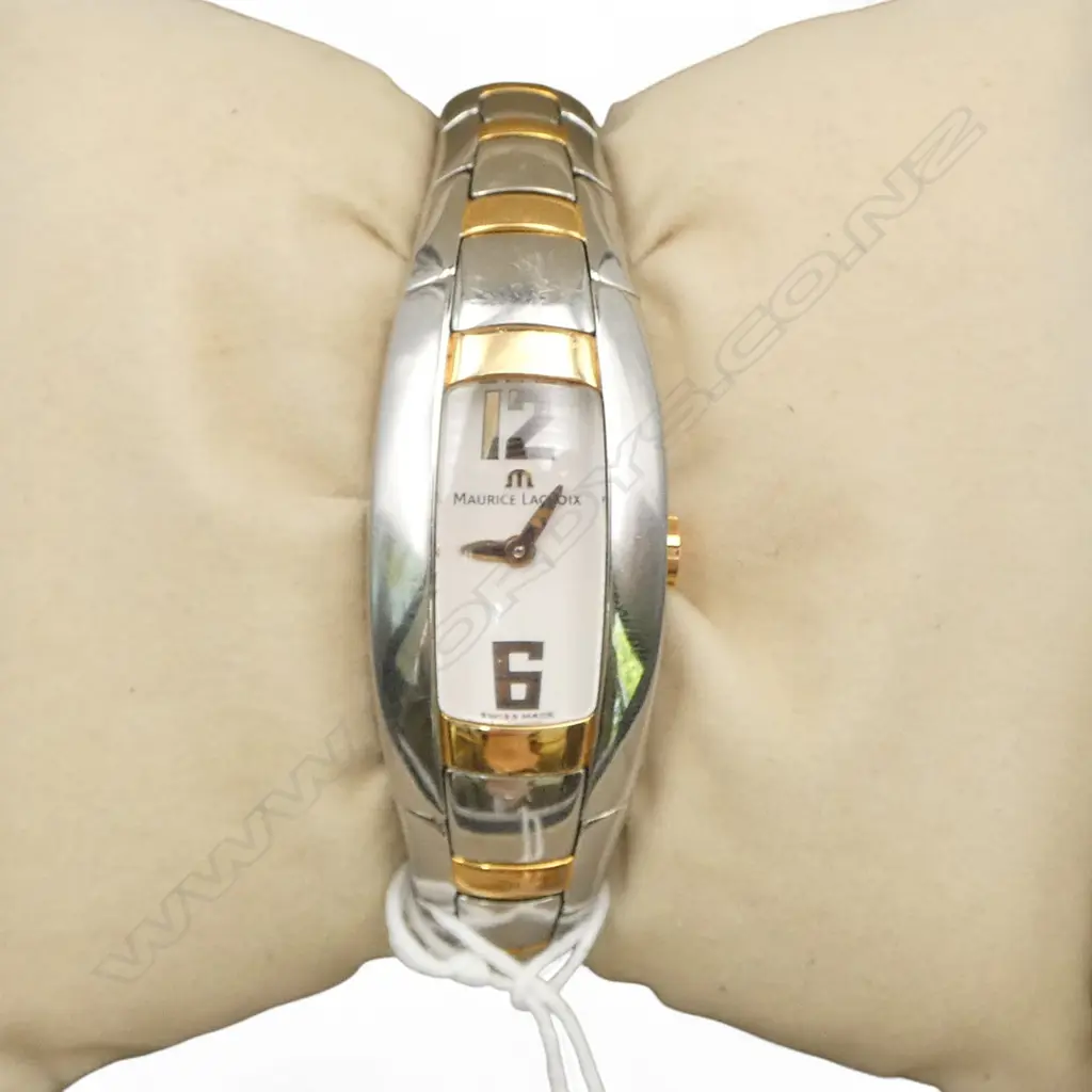 MAURICE LACROIX IN3012 LADIES WRISTWATCH; With box, manual, link & International Warranty No. B085514 dated 6.9.02... Image 1++