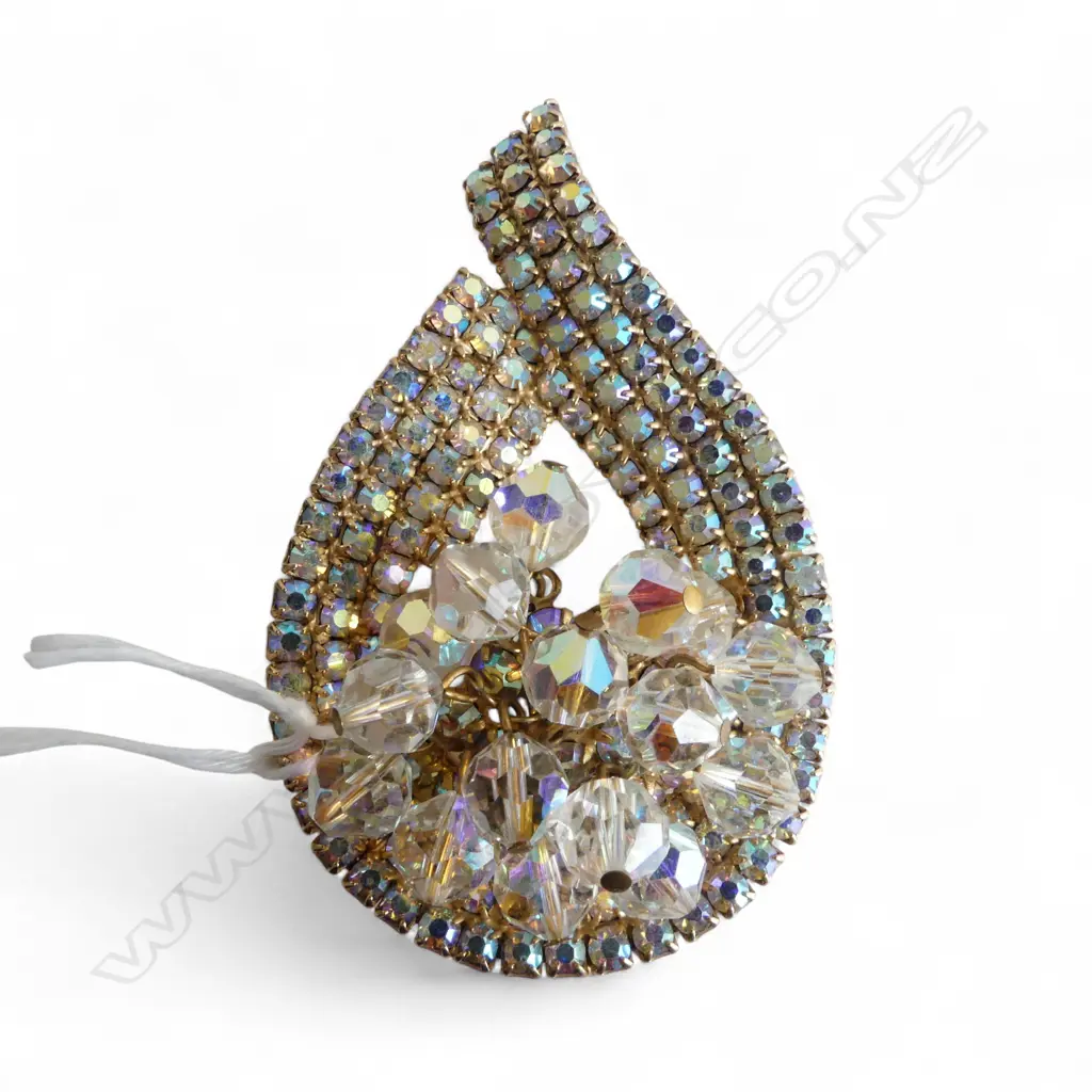 VINTAGE LGE DIAMANTE BROOCH CLUSTER FRAMED BY SWIRL Image 1++