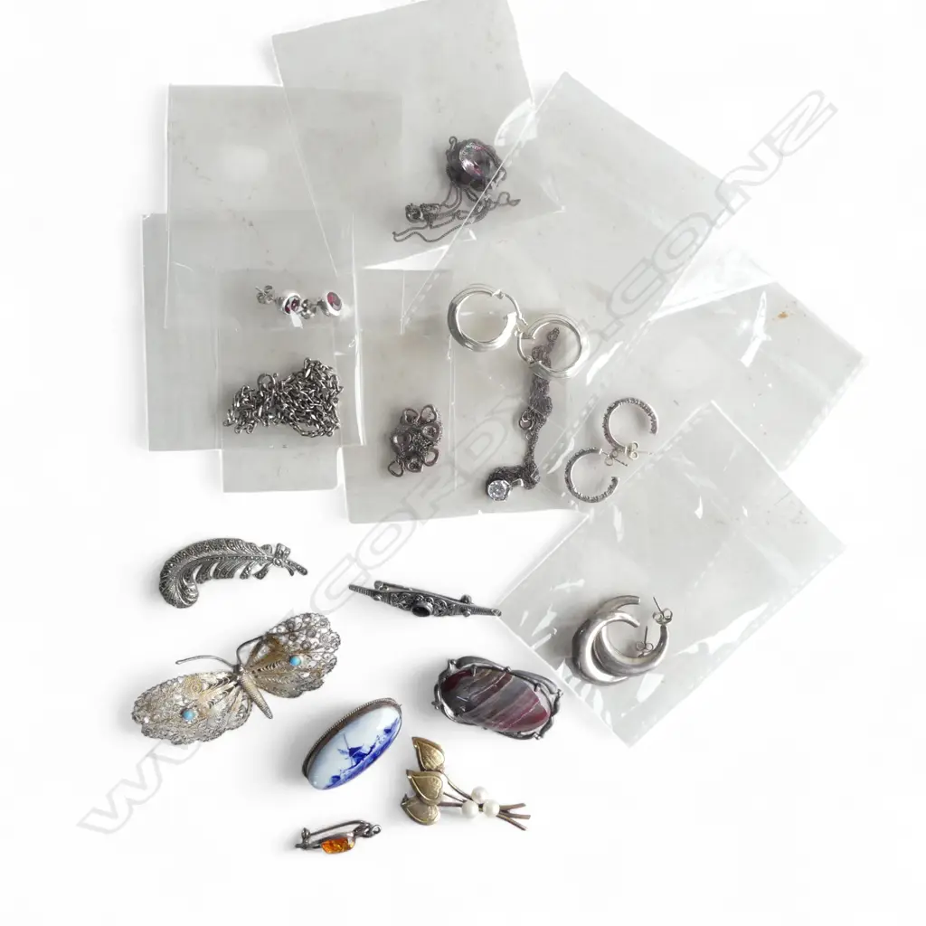 ASST. SILVER JEWELLERY BROOCHES etc Image 1++