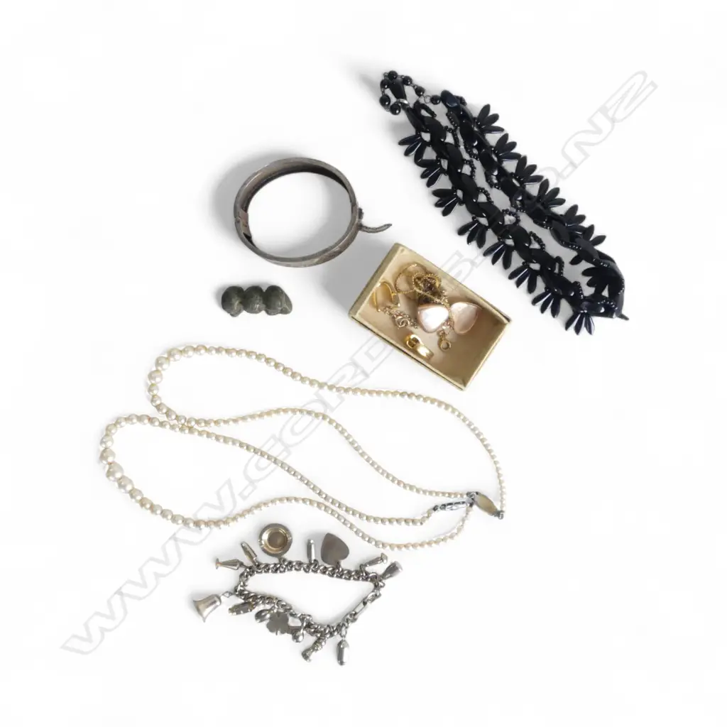 ASST. COSTUME JEWELLERY etc Image 1++