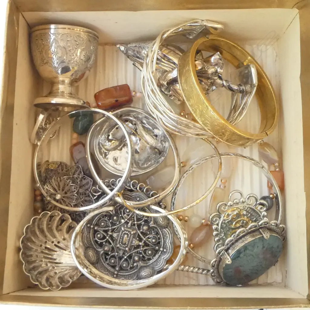 ASST. COSTUME JEWELLERY; BANGLES, BROOCHES ETC Image 1++