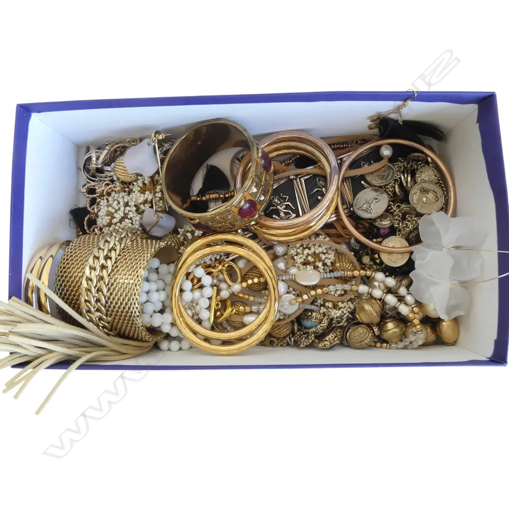 GOLD TONE COSTUME JEWELLERY Image 1++