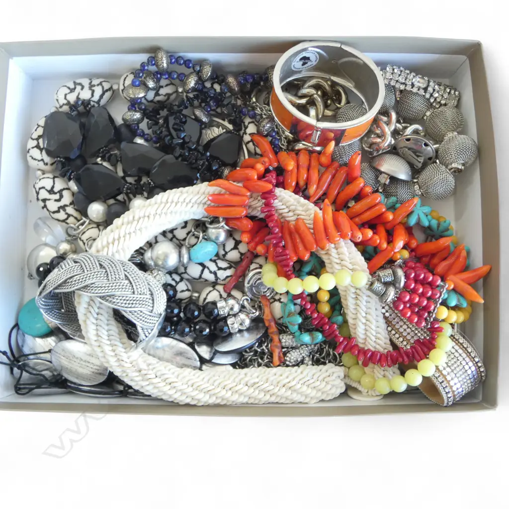 ASST. COSTUME JEWELLERY Image 1++