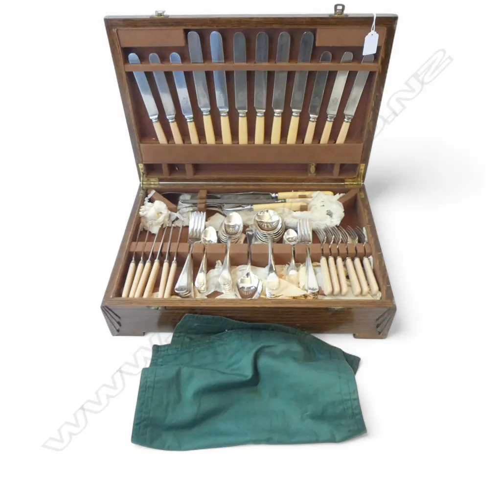 VINTAGE OAK CASED FULL BUTLER CUTLERY SERVICE L460MM Image 1++