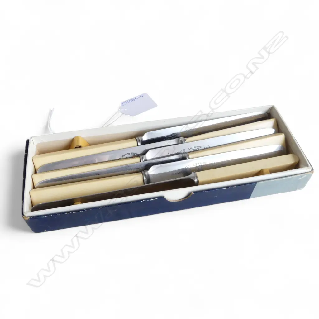 6 LOCKWOOD BROTHERS IVORINE 'BONE' BUTTER KNIVES Image 1++