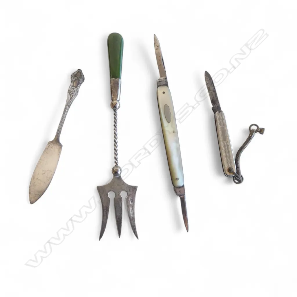 EARLY 20thC STG SILVER PICKLE FORK w. GREENSTONE HANDLE + STG SILVER BUTTER KNIFE & 2 POCKET KNIVES Image 1++