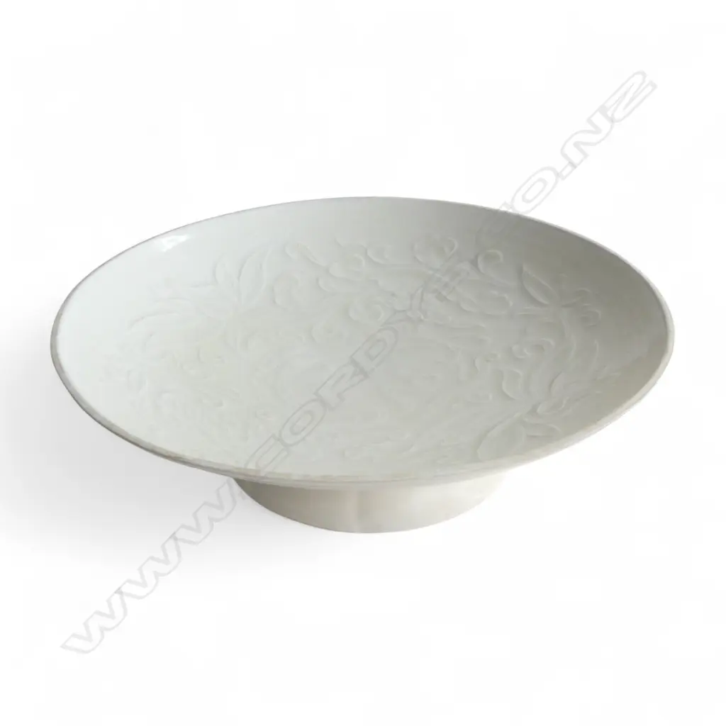 ORIENTAL BOWL with lid attached to base as pedastal Dia.220mm Image 1++