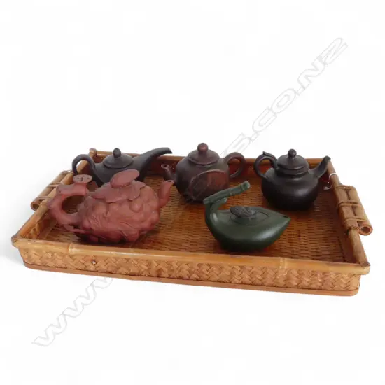 5 YIXING TEAPOTS ON LATTICE TRAY 470x280x550mm
