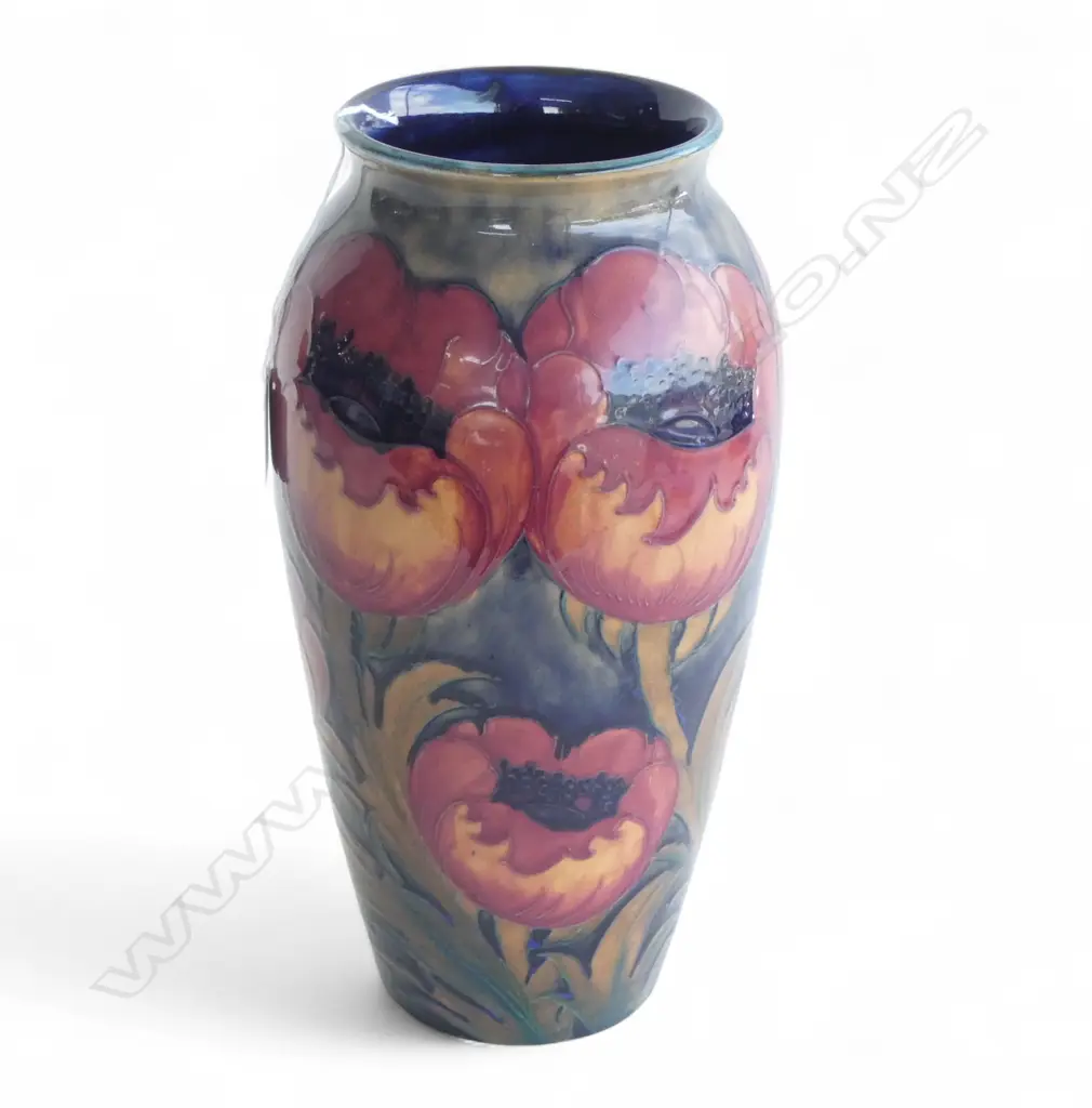 LG MOORCROFT POPPIES VASE H.305mm base w. small chip Image 1++