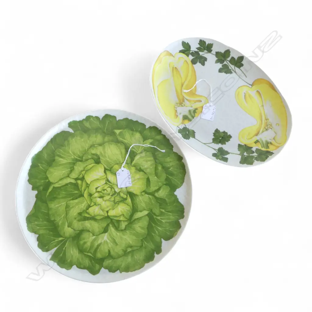 TWO TAITU SERVING VESSELS, ONE OVAL PLATTER 310 MM (W) AND ONE ROUND PLATTER (315MM)  Image 1++