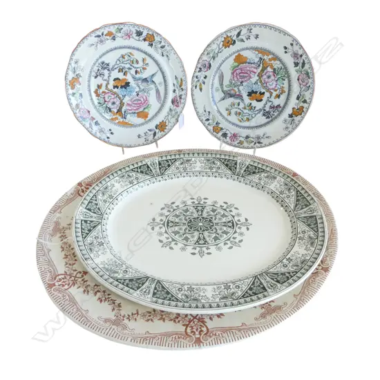 2 VICTORIAN ASHETTES & 2 PLATES
