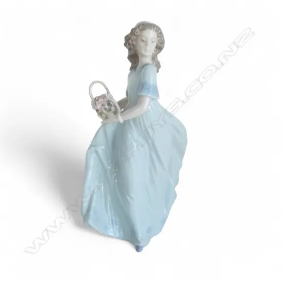 LLADRO #6130 'SPRING ENCHANTMENT' H.230mm + BOX