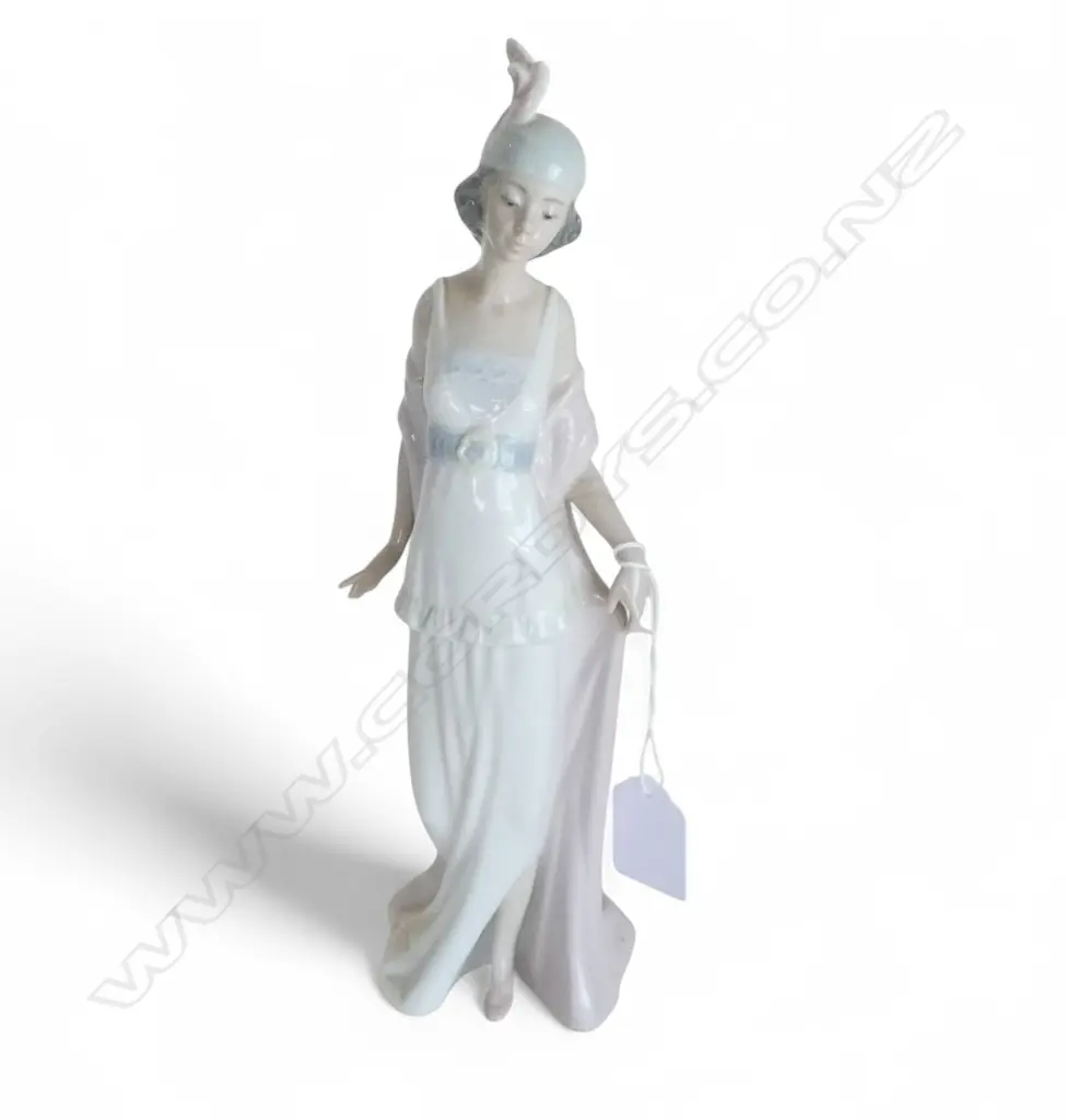 LLADRO #5788 'TALK OF THE TOWN' H.255mm + BOX Image 1++