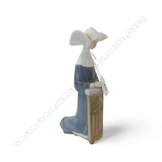 LLADRO #5502 'MEDITATION' NUN H.215mm + BOX