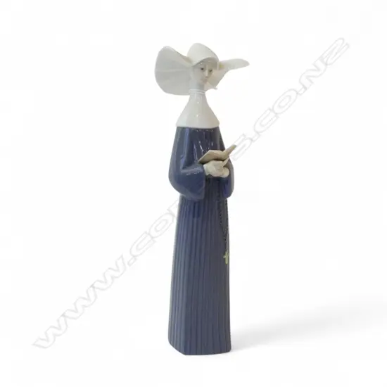 LLADRO #5500 'PRAYERFUL MOMENT' NUN H.260mm + BOX