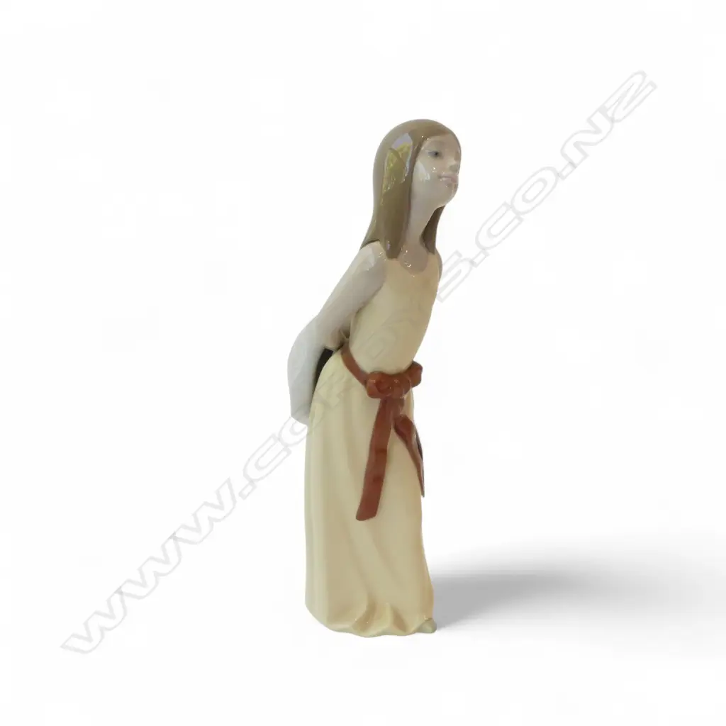 LLADRO #5006 'GIRL WITH STRAW HAT' H.245mm + BOX Image 1++