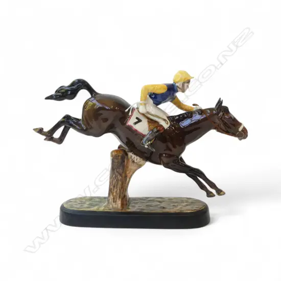 VINTAGE BESWICK FIGURINE 'STEEPLECHASER', H.220 x 2590mm