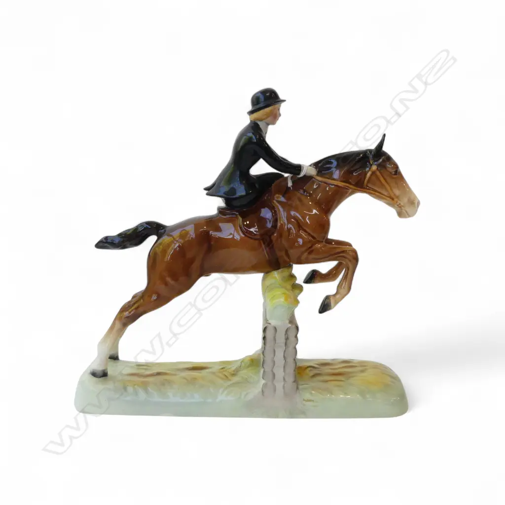 VINTAGE BESWICK FIGURINE 'JUMPING HUNTSWOMAN', H.250 x 250mm Image 1++