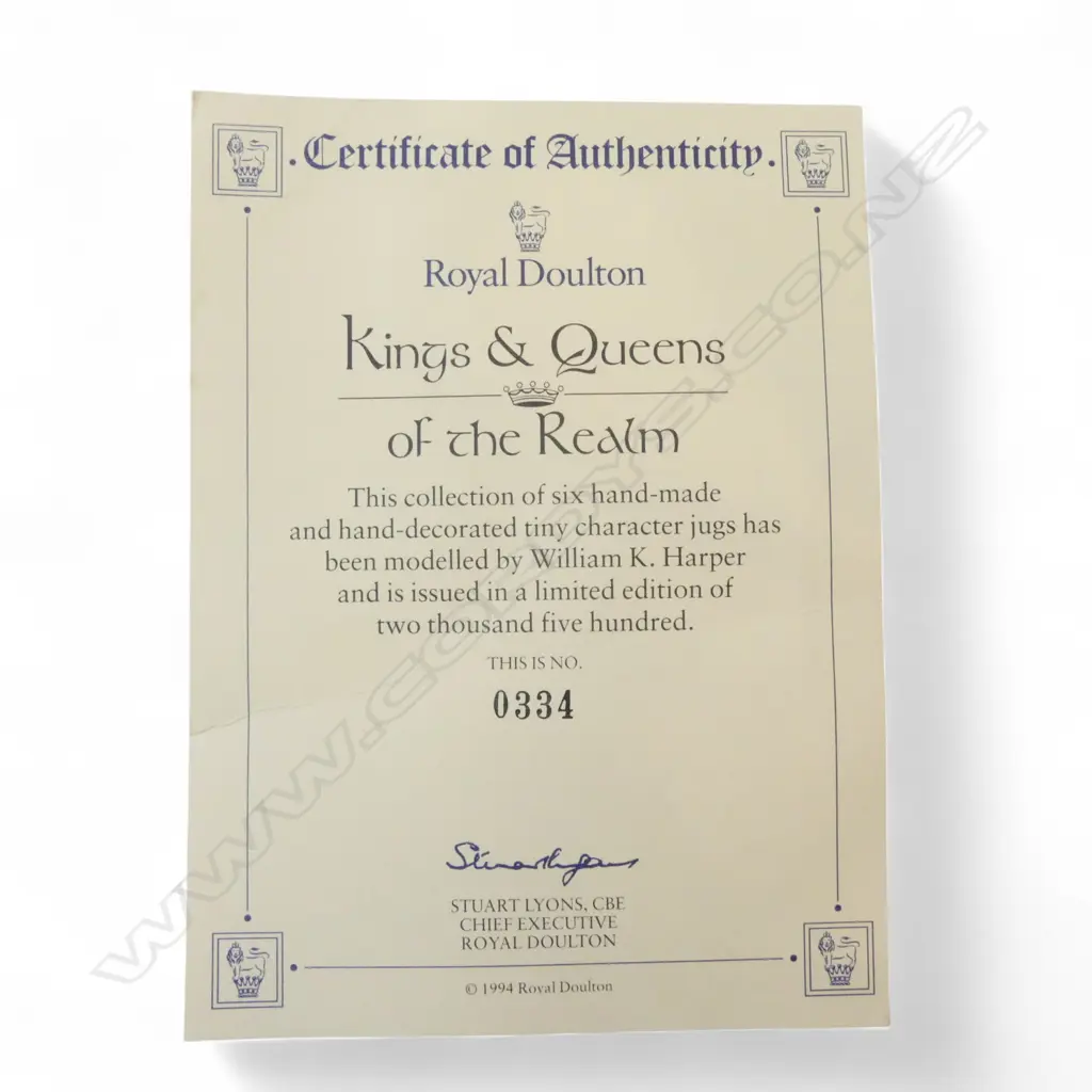 6 R/D KINGS& QUEENS MINITURE CHARACTER JUGS H40MM ON WOOD STAND Image 1++