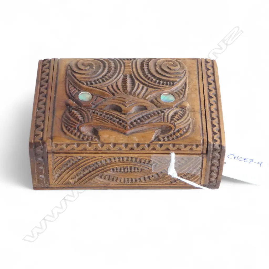 VINTAGE HANDCARVED WHEKU BOX w. inlaid eyes 135x95x55mm Image 1++