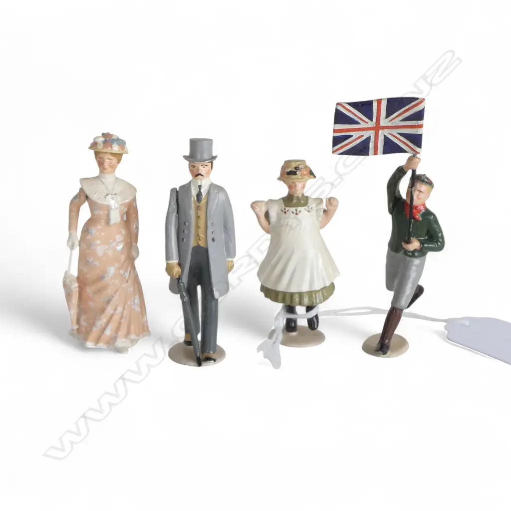 4 painted cast lead mini English figures Image 1++